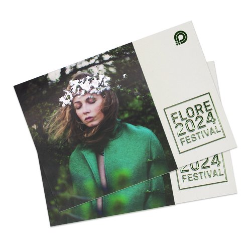 Paper folding cards in portrait format with partial spot varnish.