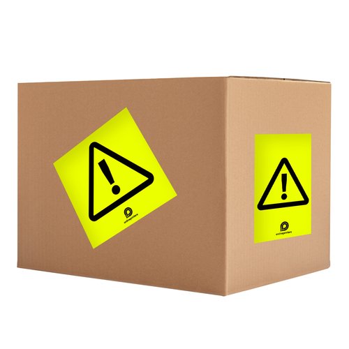 Ein brauner Karton mit zwei neon-gelben Etiketten